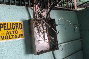 Escuela Julio Teodoro Arze no inició clases: robo de cableado la dejó sin electricidad y sin agua