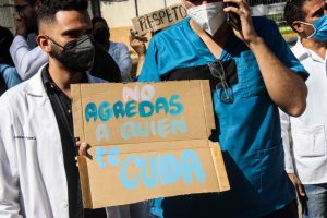 En Barquisimeto, médicos y enfermeras marchan y exigen respeto y seguridad en los hospitales